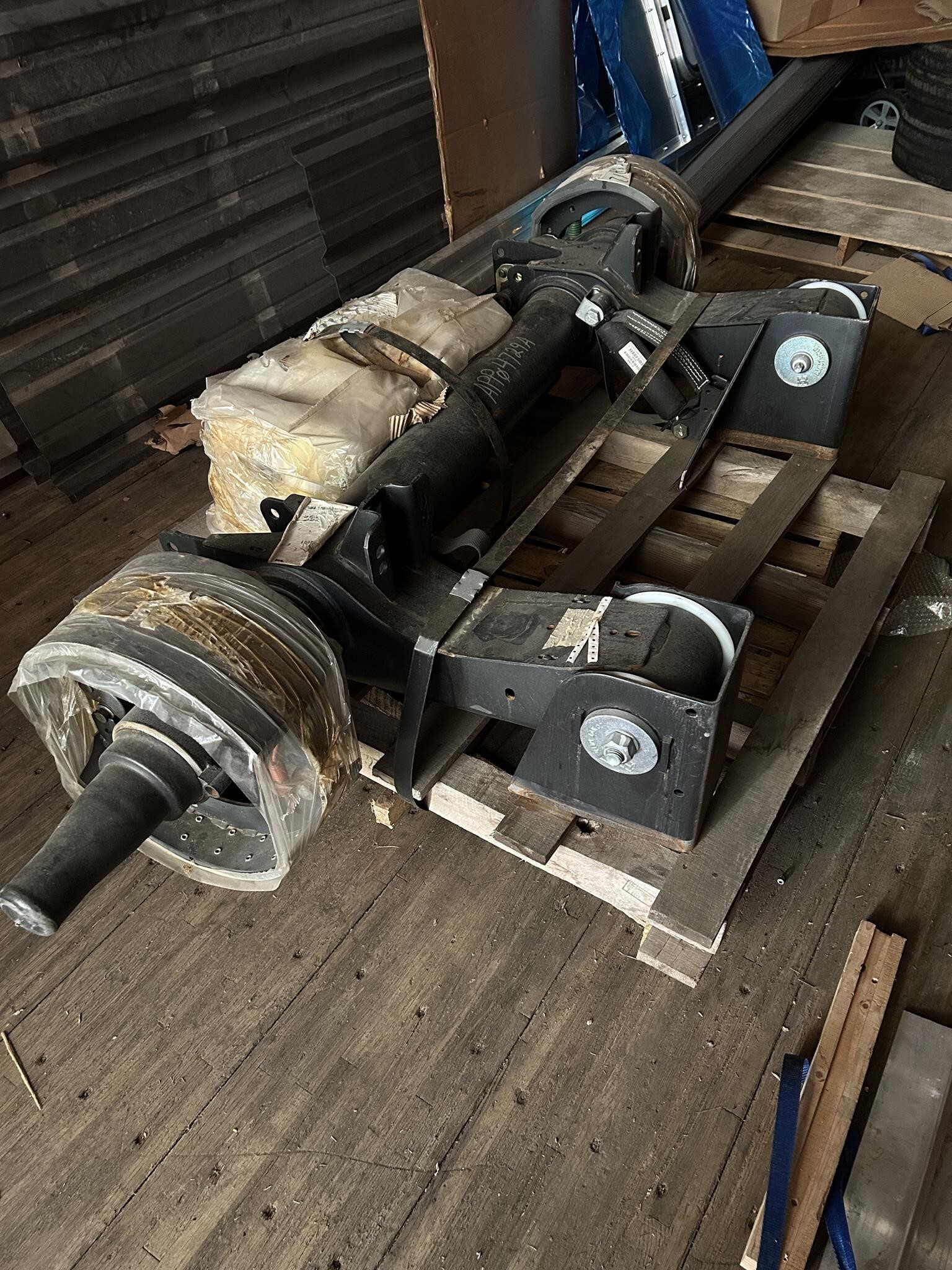 2024 Hendrickson INTRAAX.47333  AAT25K 15" RH 77N:W Wheels / Tires / Track