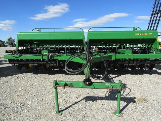  John Deere 750 Drill