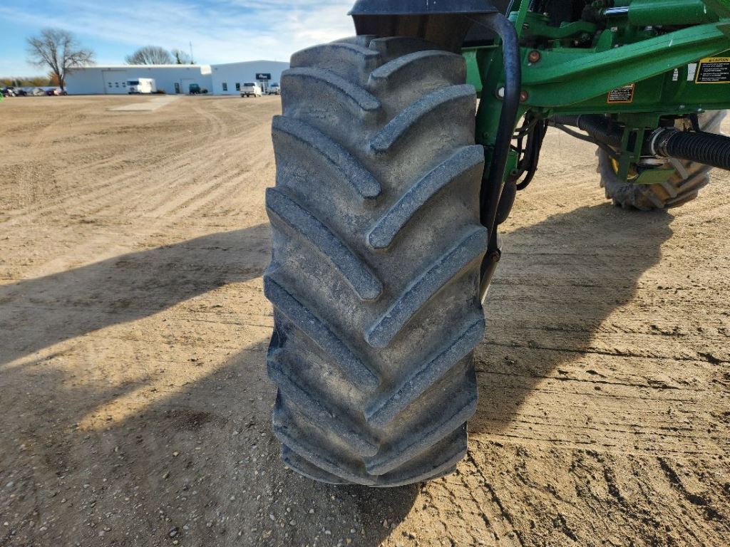 2014 John Deere R4038 Self-Propelled Sprayer