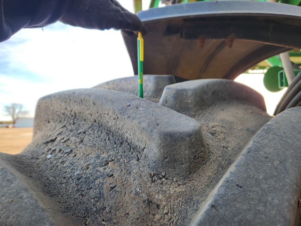 2014 John Deere R4038 Self-Propelled Sprayer