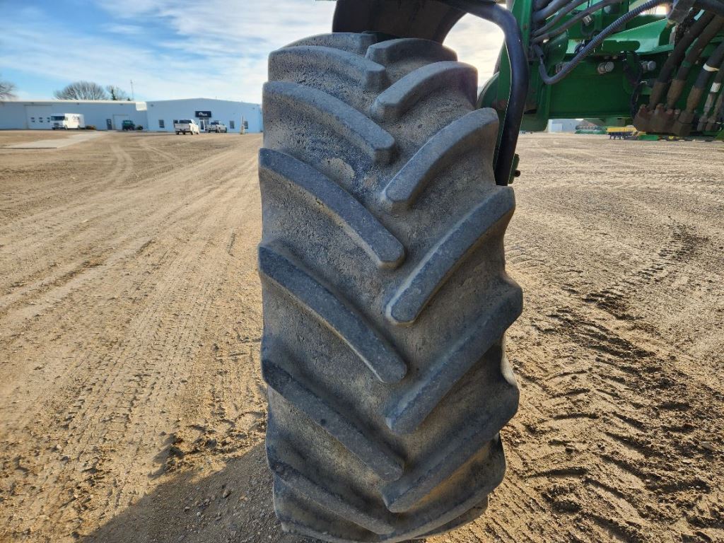 2014 John Deere R4038 Self-Propelled Sprayer