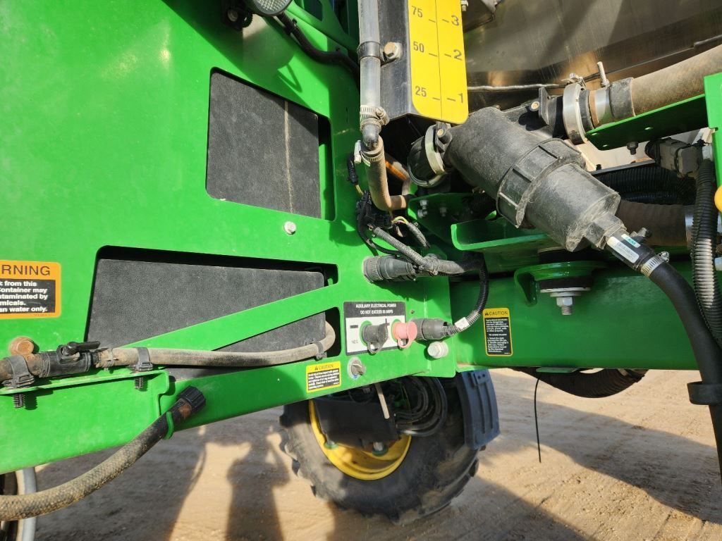 2014 John Deere R4038 Self-Propelled Sprayer
