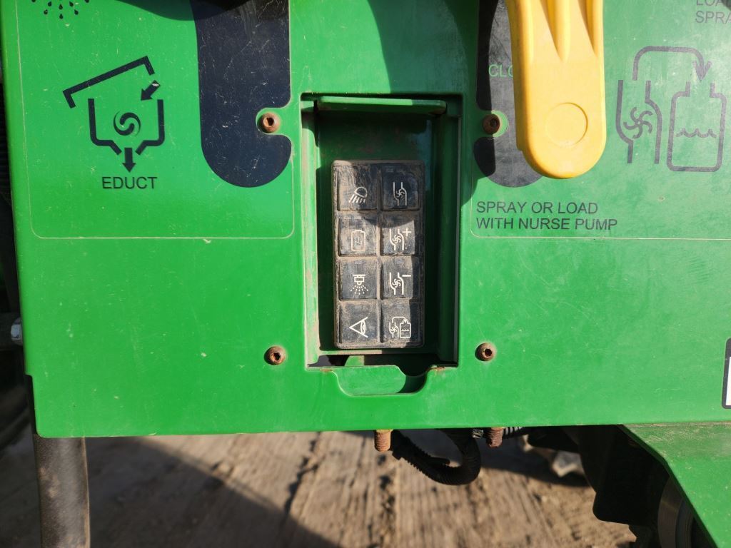 2014 John Deere R4038 Self-Propelled Sprayer