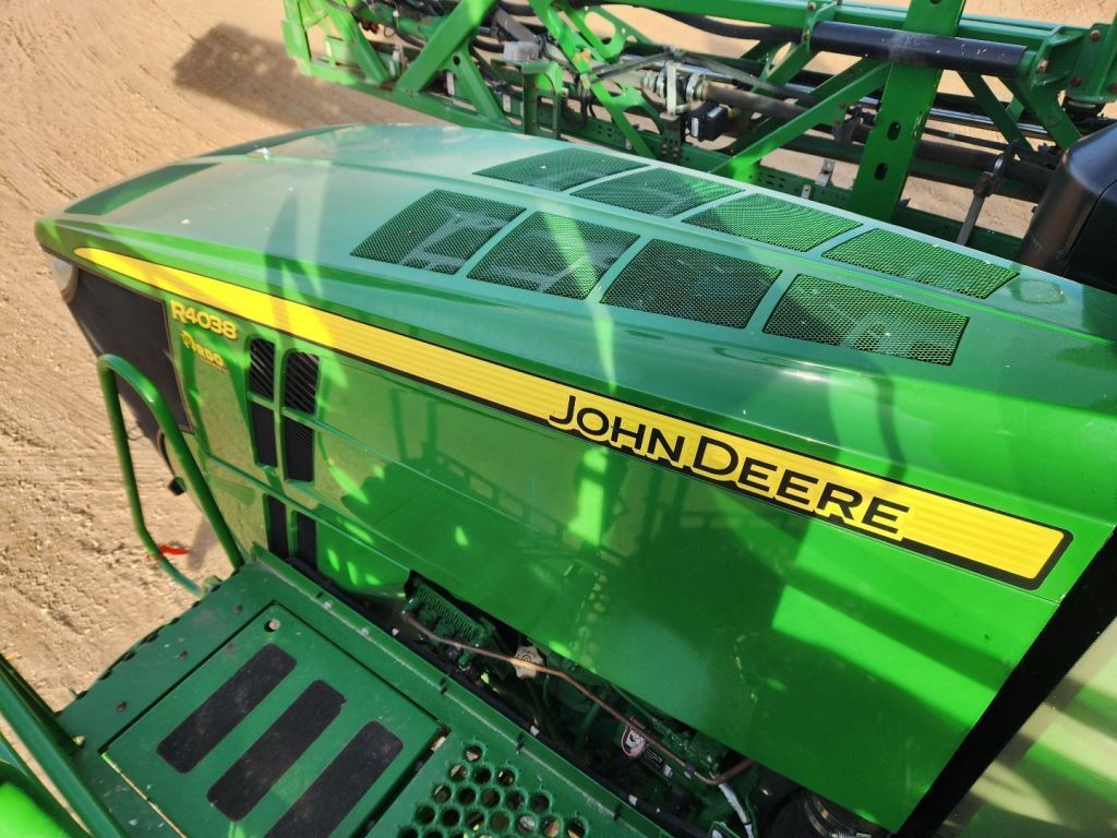 2014 John Deere R4038 Self-Propelled Sprayer