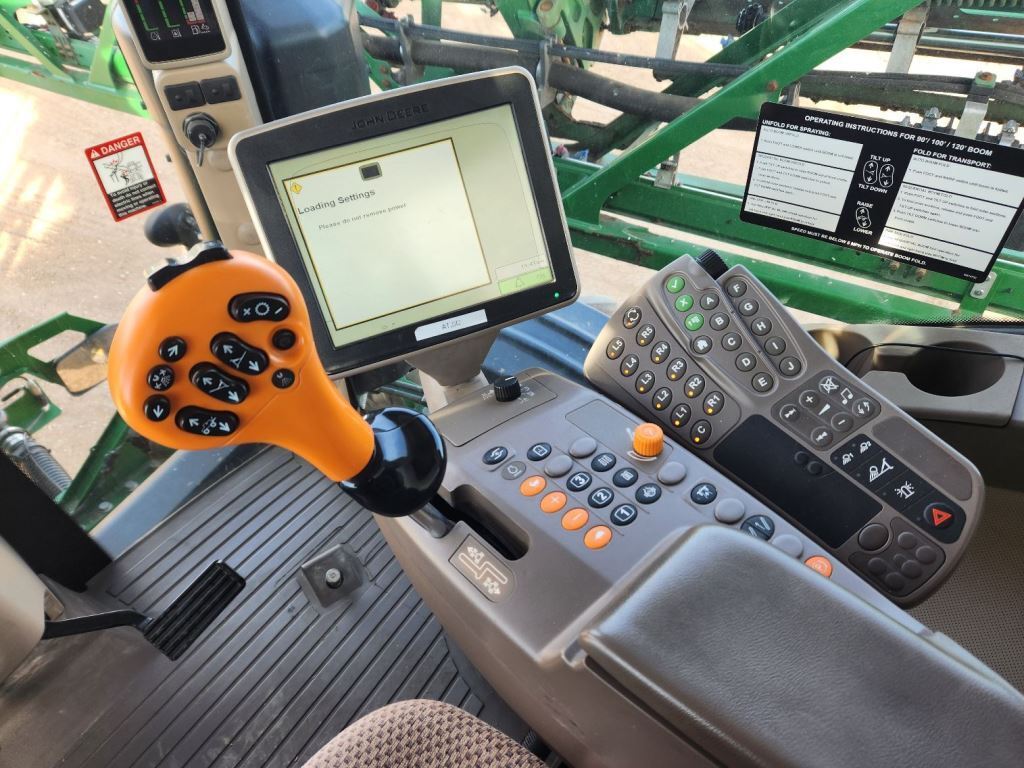 2014 John Deere R4038 Self-Propelled Sprayer