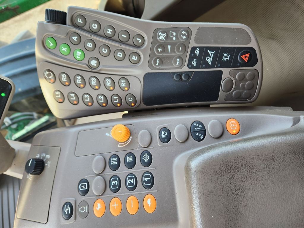 2014 John Deere R4038 Self-Propelled Sprayer