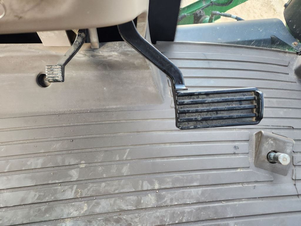 2014 John Deere R4038 Self-Propelled Sprayer