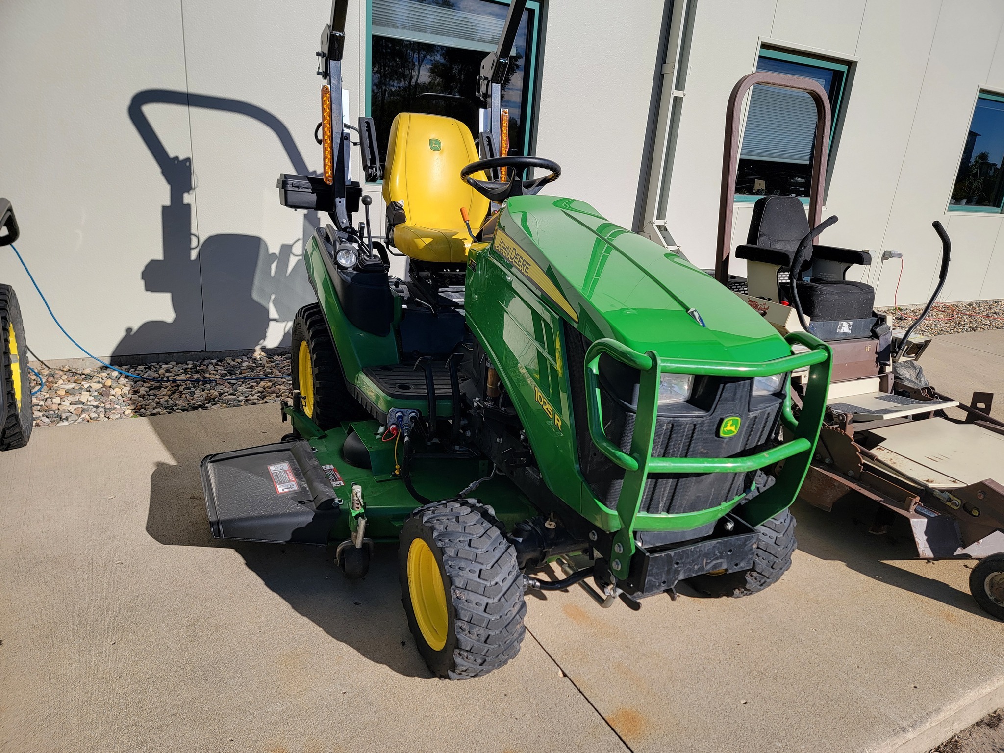 2021 John Deere 1025R Tractor