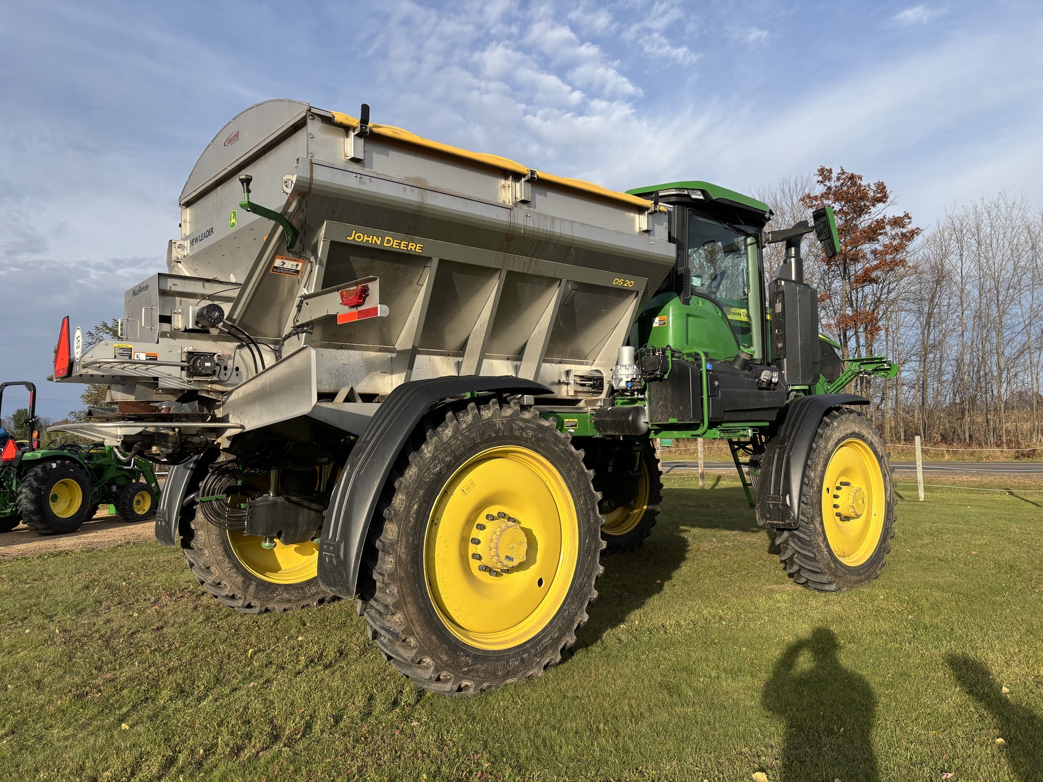 2025 John Deere 400R Self-Propelled Fertilizer Spreader