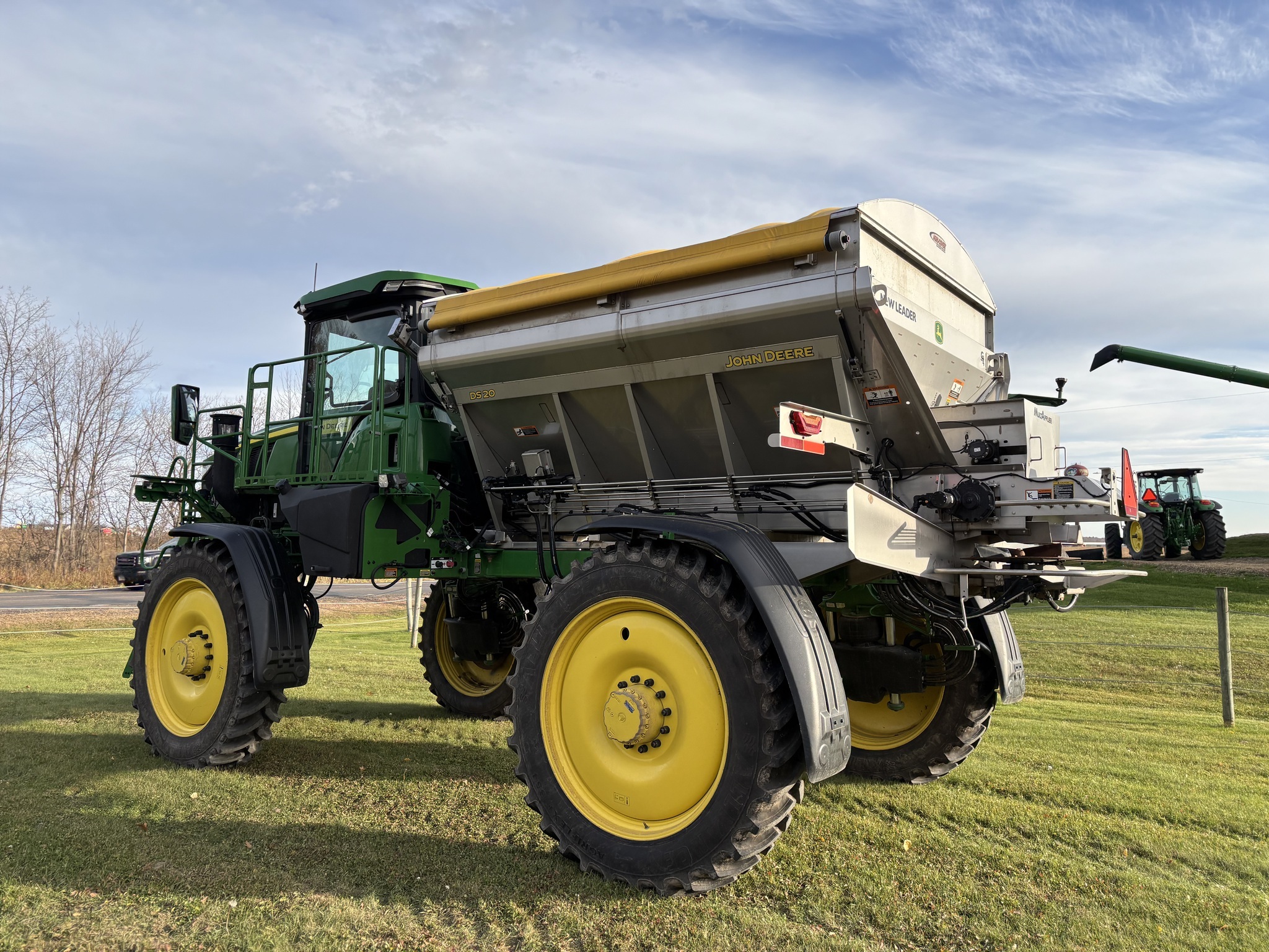 2025 John Deere 400R Self-Propelled Fertilizer Spreader