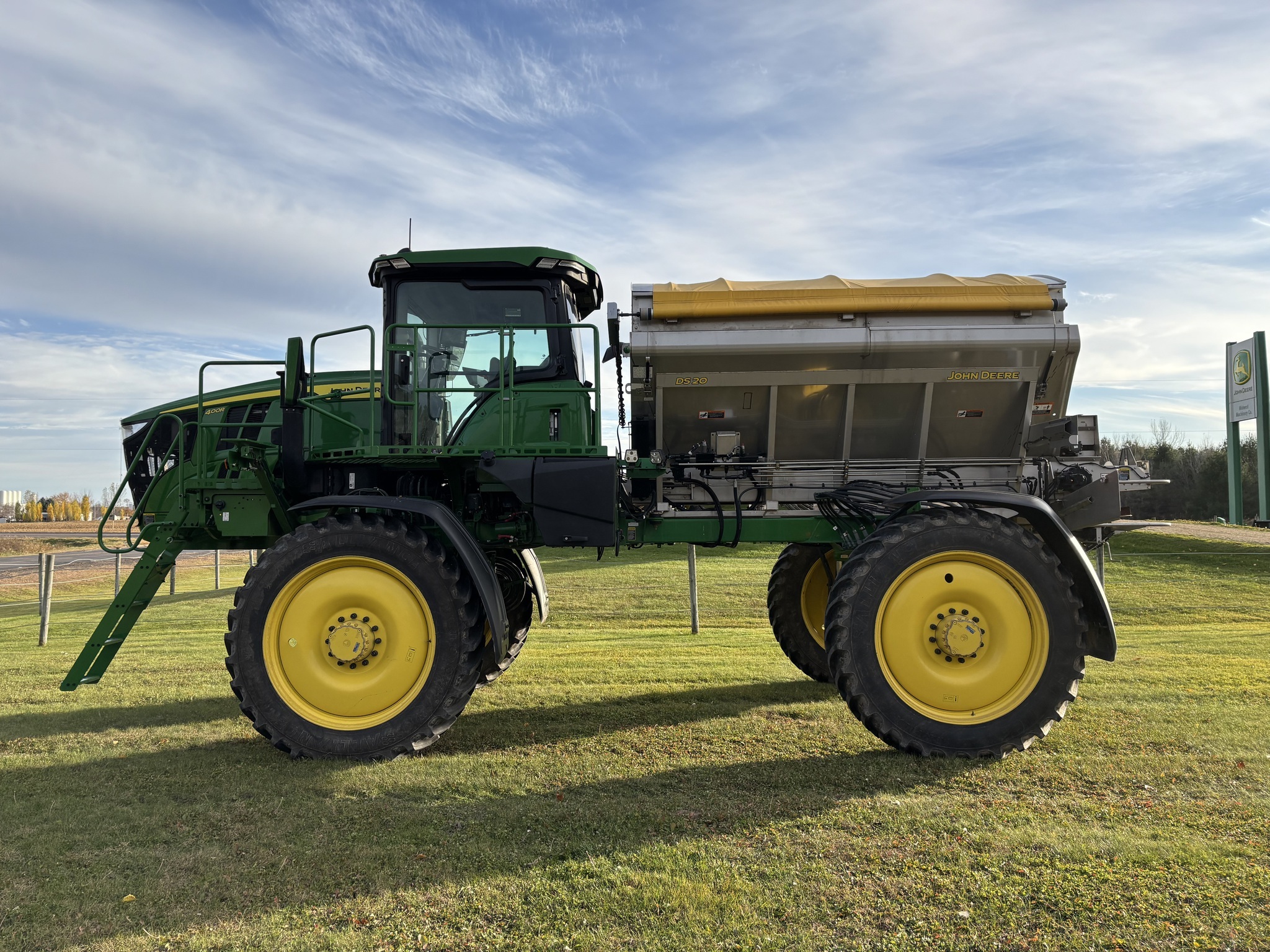 2025 John Deere 400R Self-Propelled Fertilizer Spreader