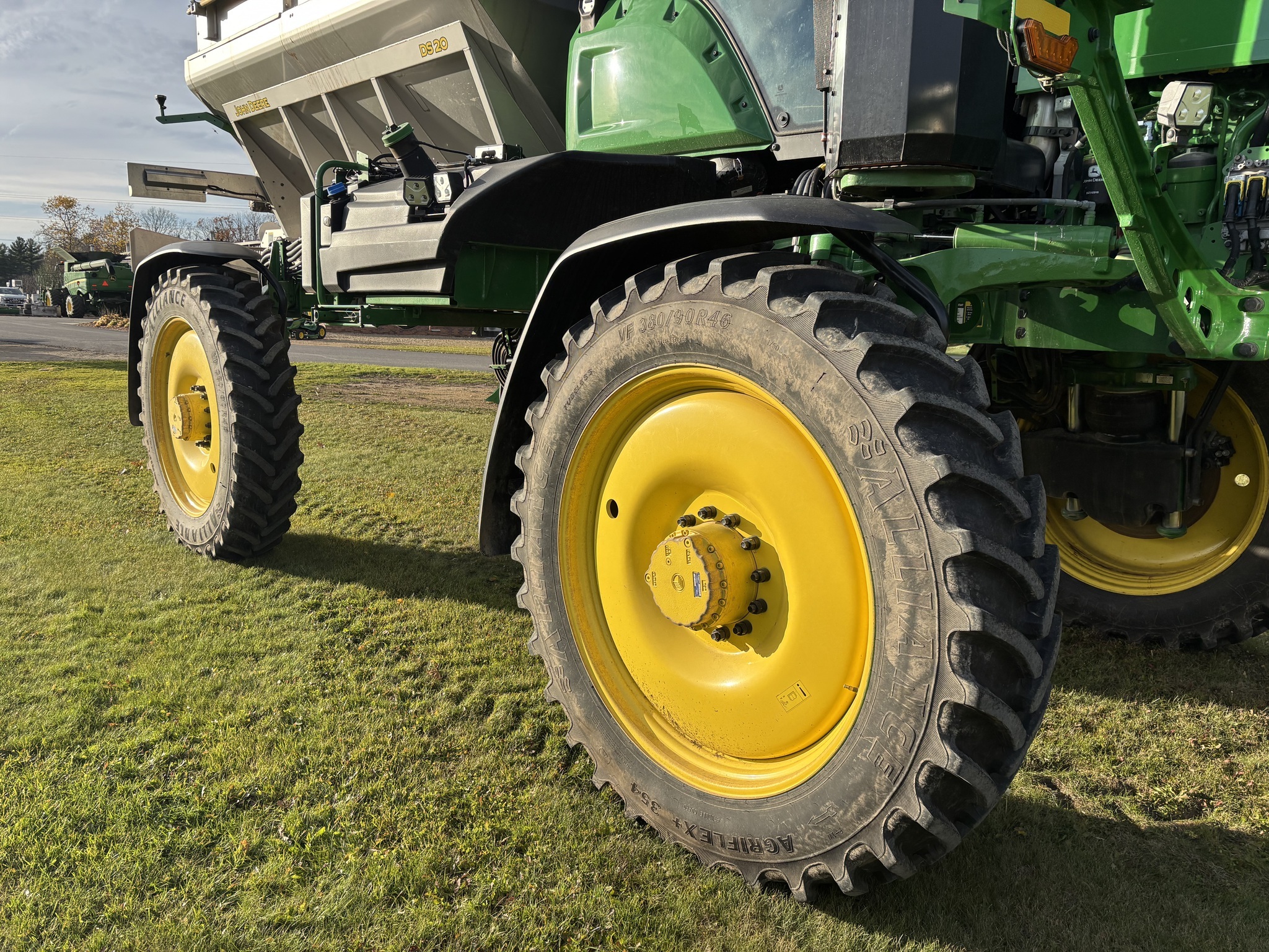 2025 John Deere 400R Self-Propelled Fertilizer Spreader