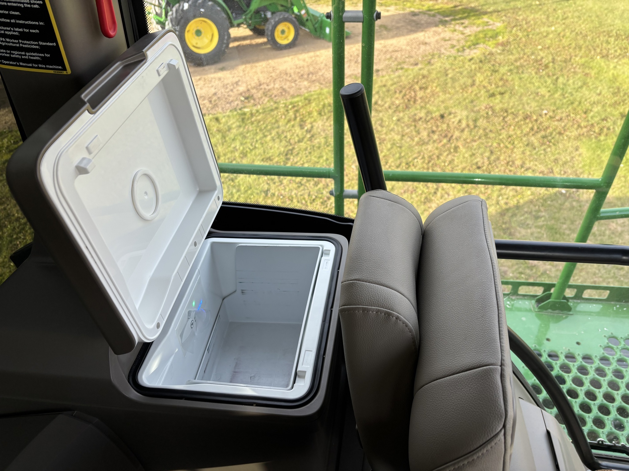 2025 John Deere 400R Self-Propelled Fertilizer Spreader