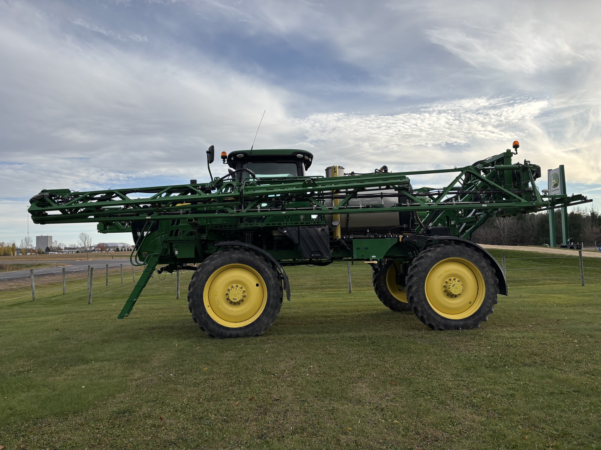 2020 John Deere R4038 Self-Propelled Sprayer