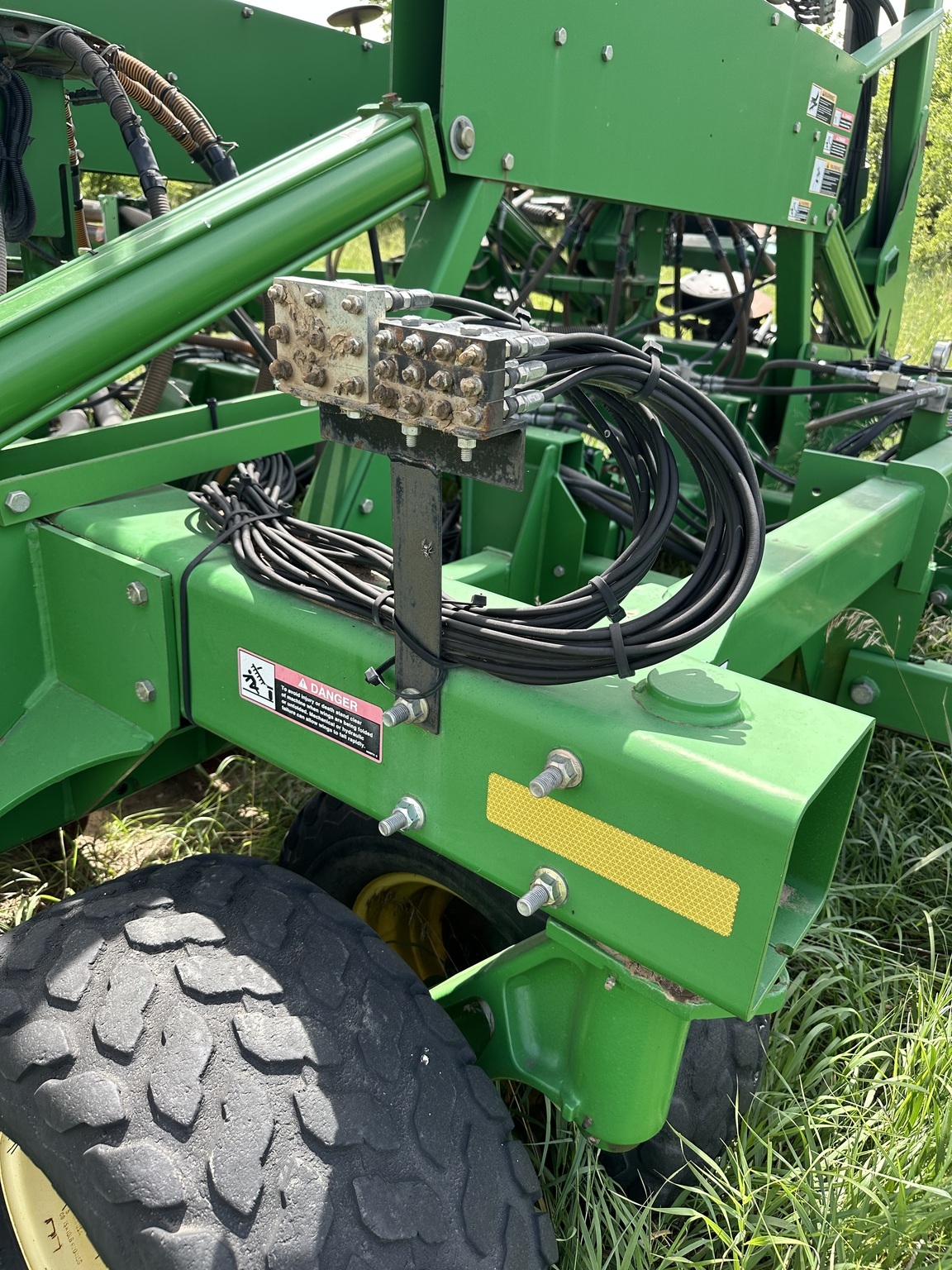 2008 John Deere 1890 Air Seeder