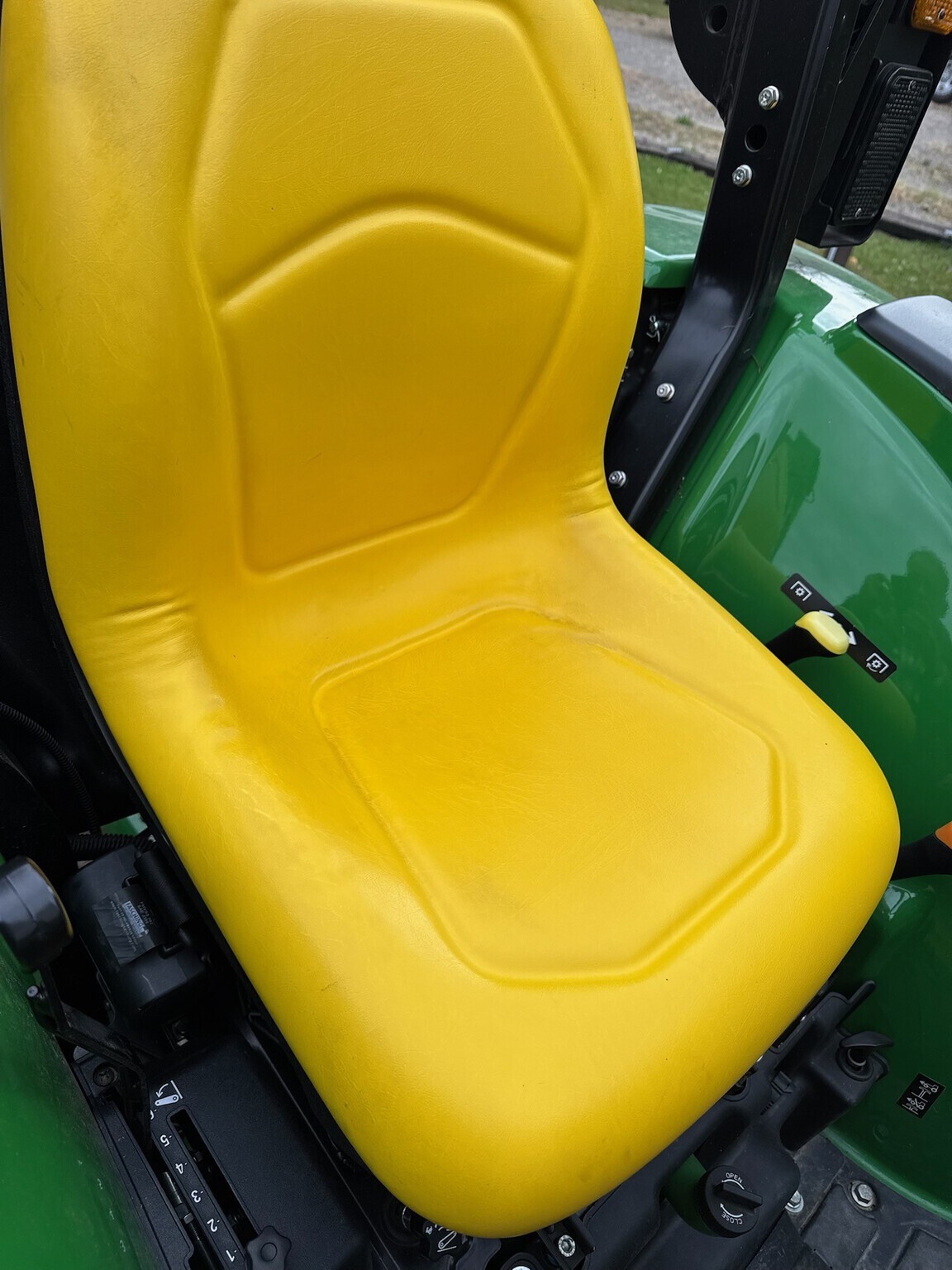 2022 John Deere 3025D Tractor