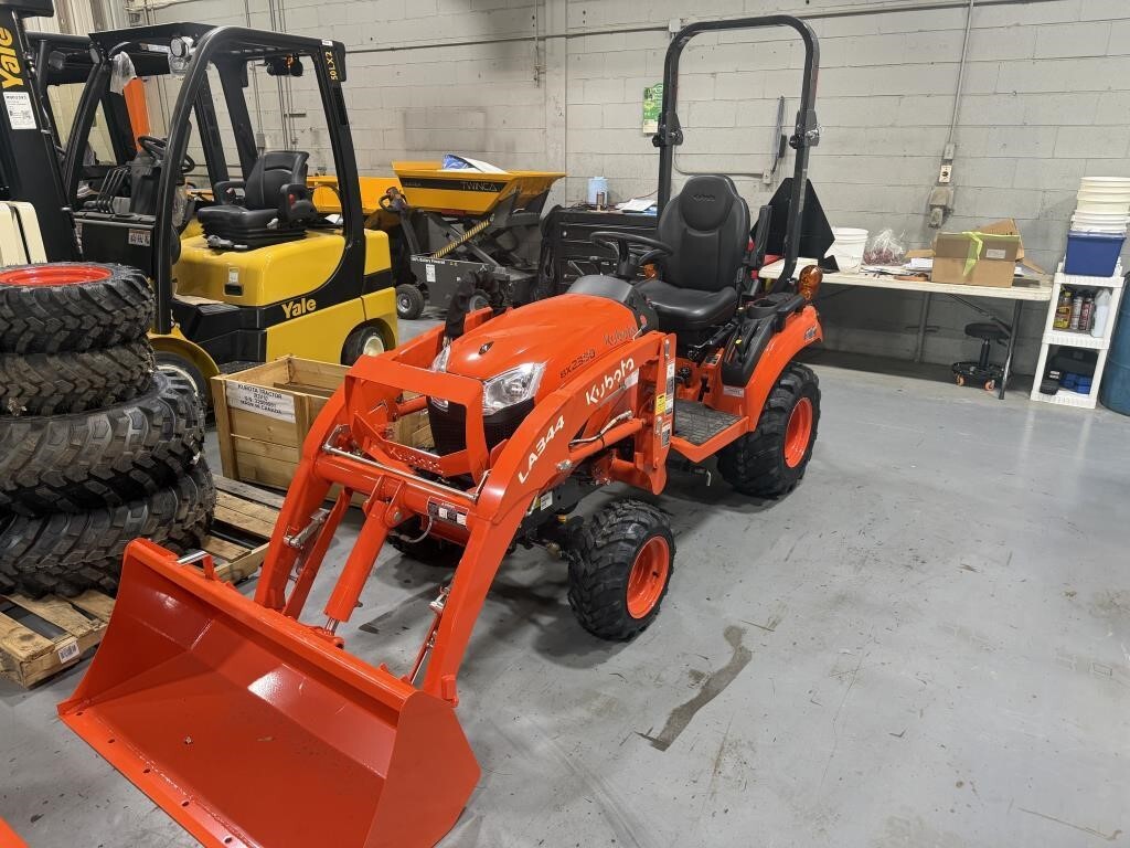  Kubota BX2380 Tractor