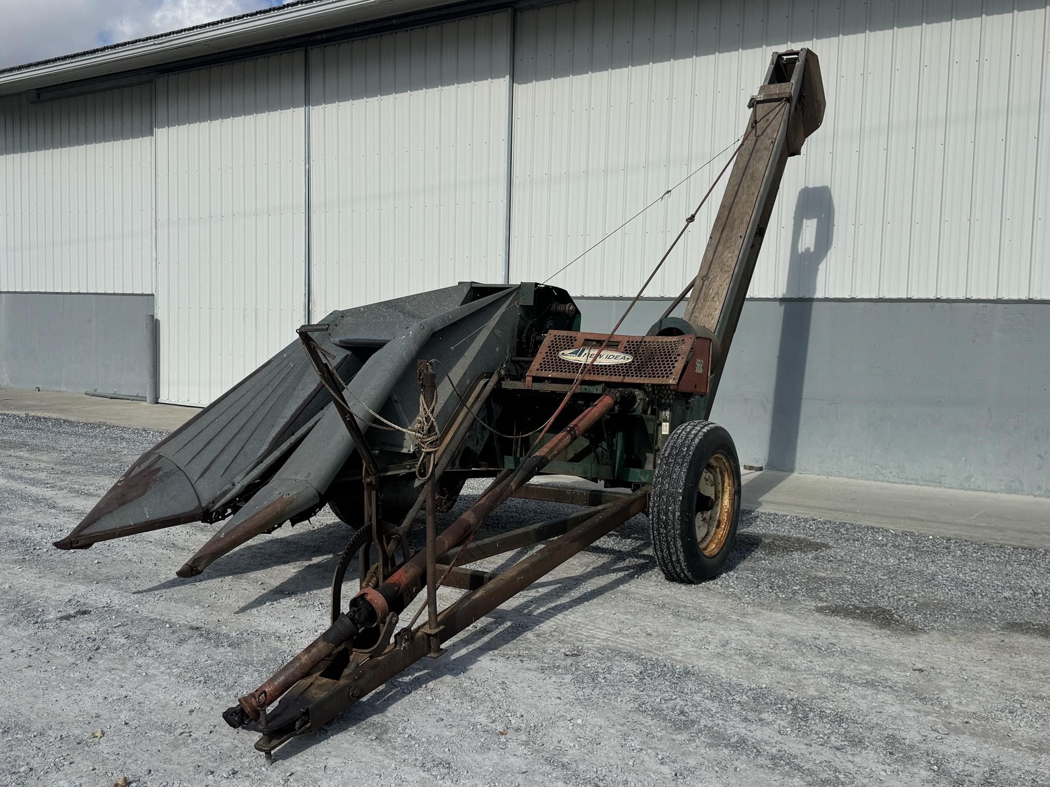  New Idea 323 Corn Picker