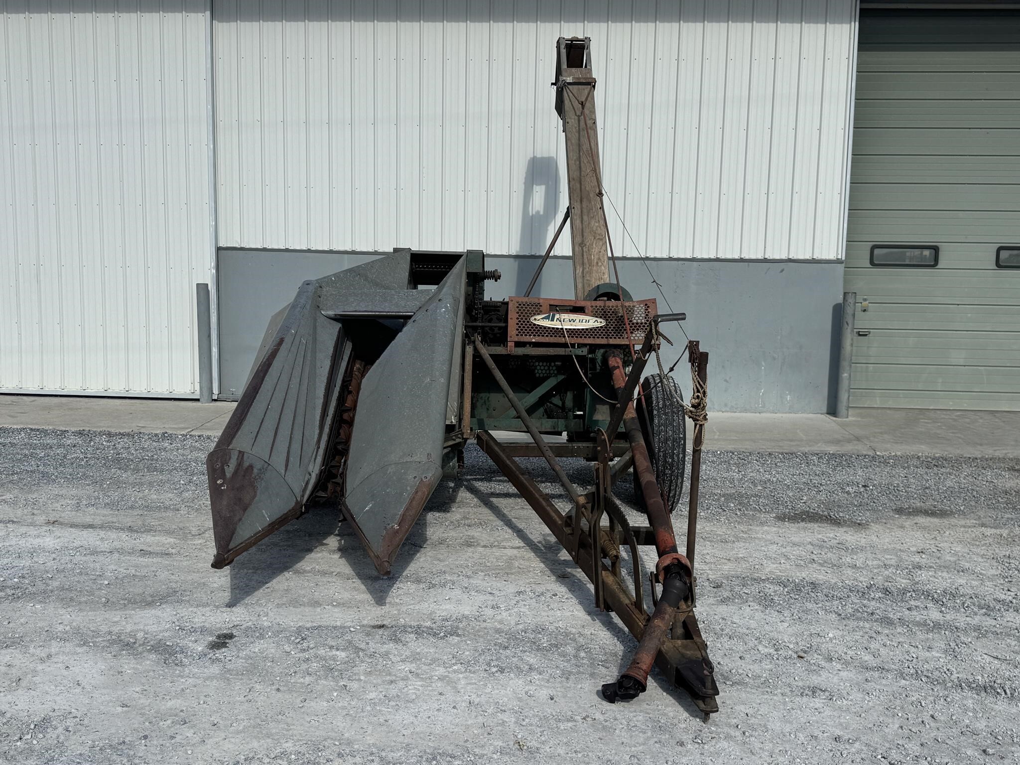  New Idea 323 Corn Picker