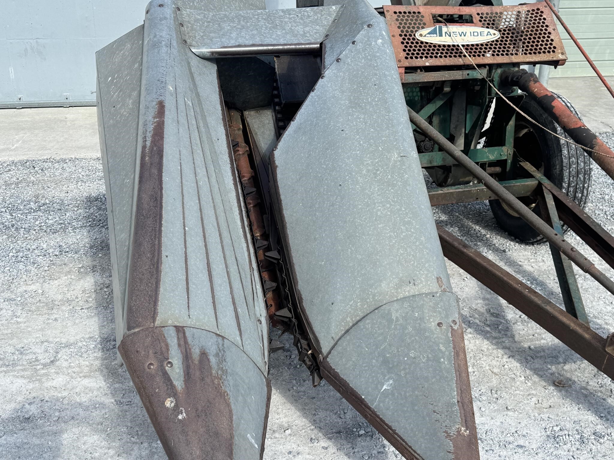  New Idea 323 Corn Picker