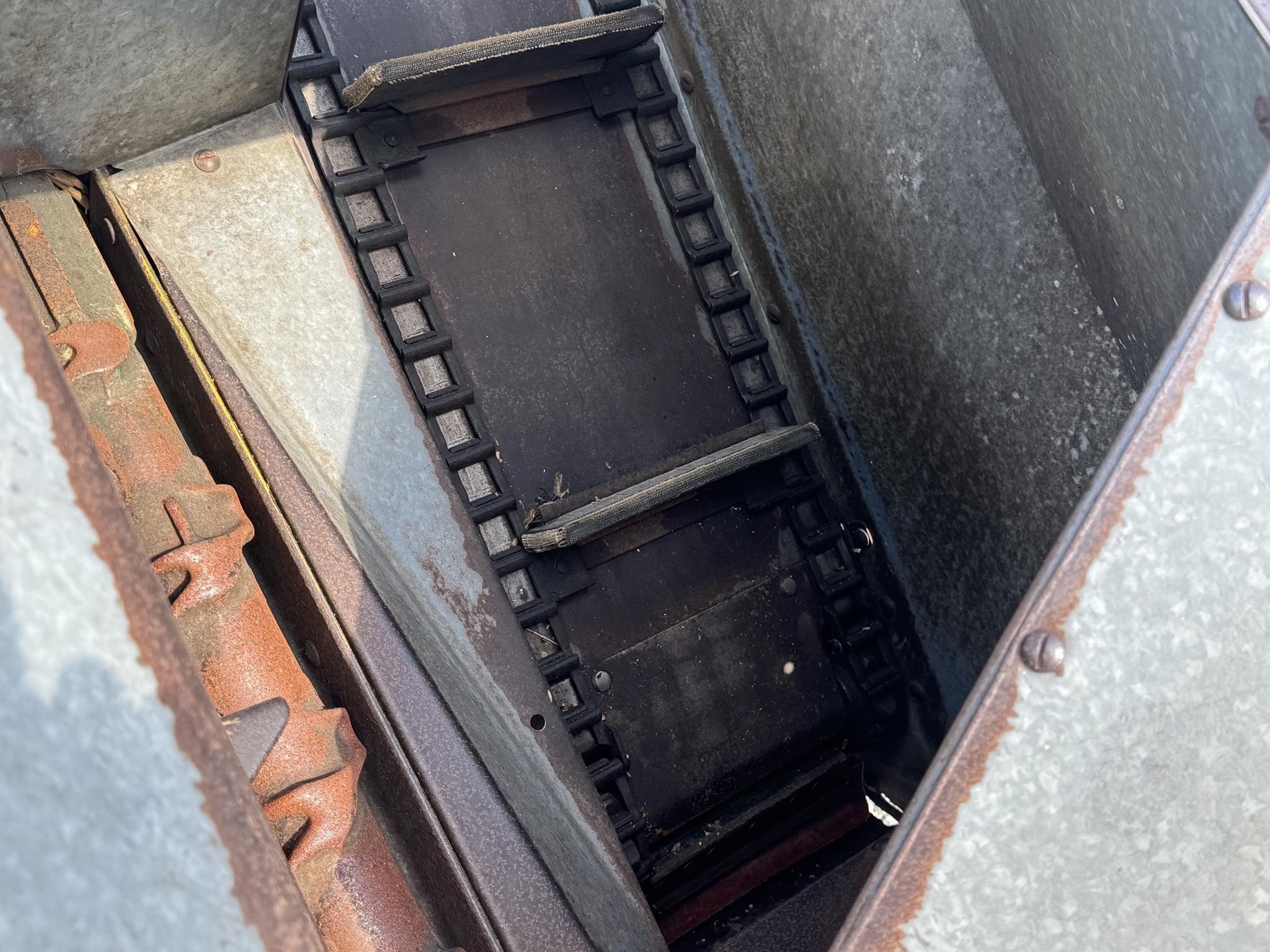  New Idea 323 Corn Picker