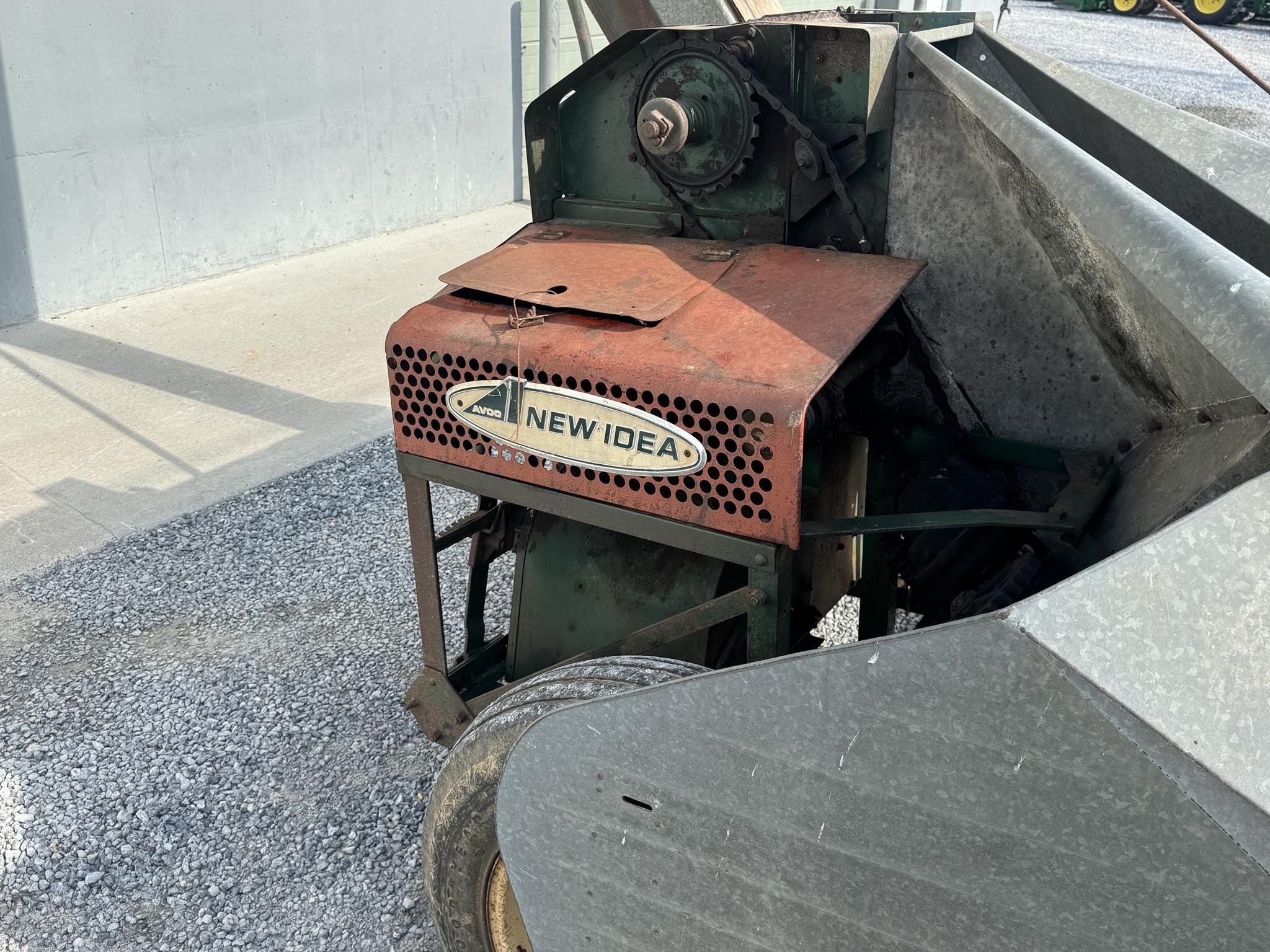  New Idea 323 Corn Picker