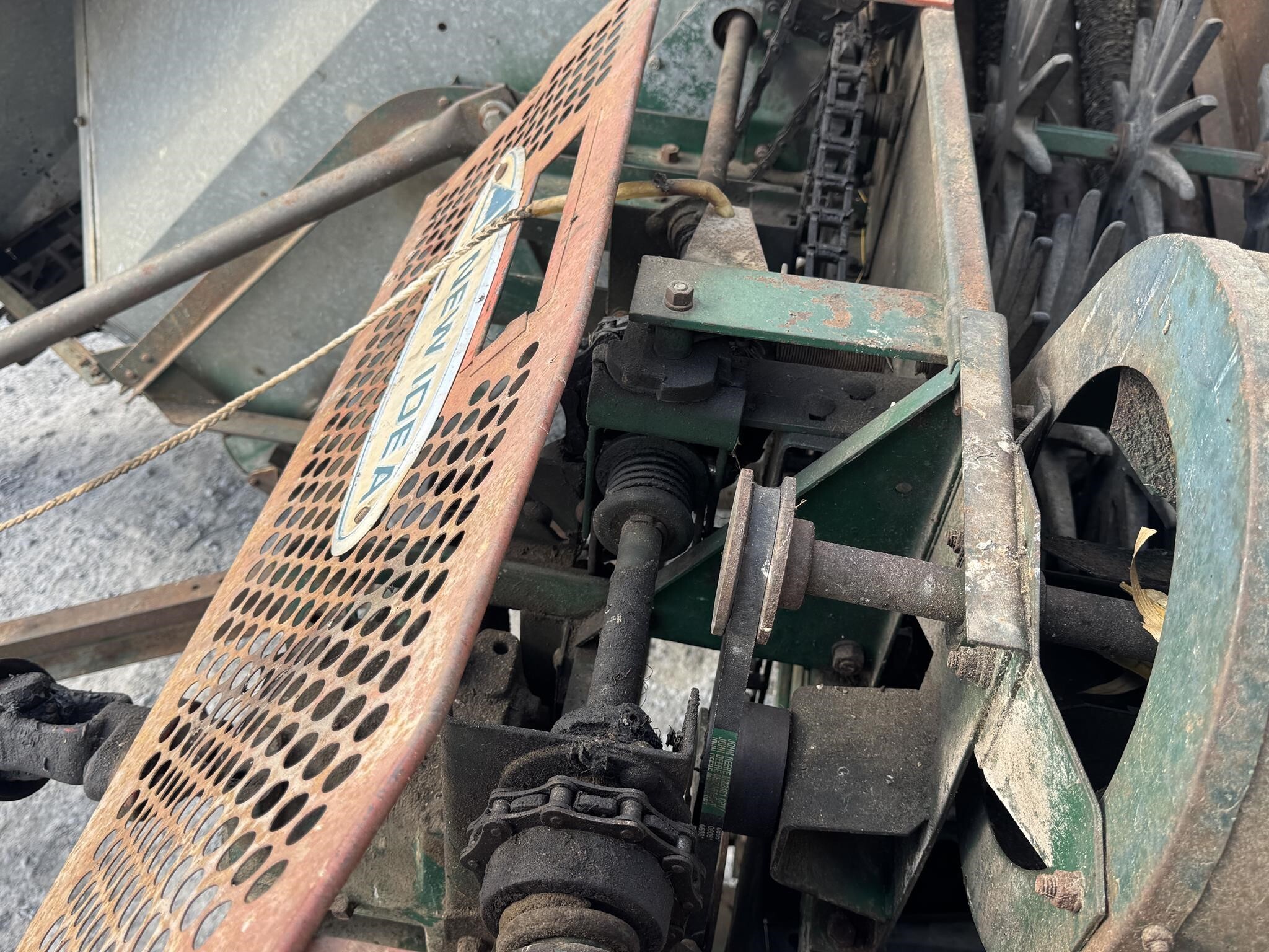  New Idea 323 Corn Picker