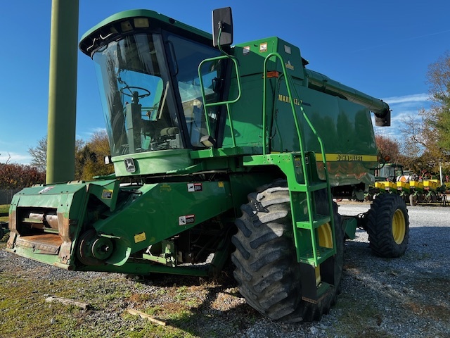1998 John Deere 9510 Combine