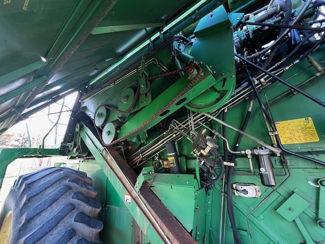 1998 John Deere 9510 Combine