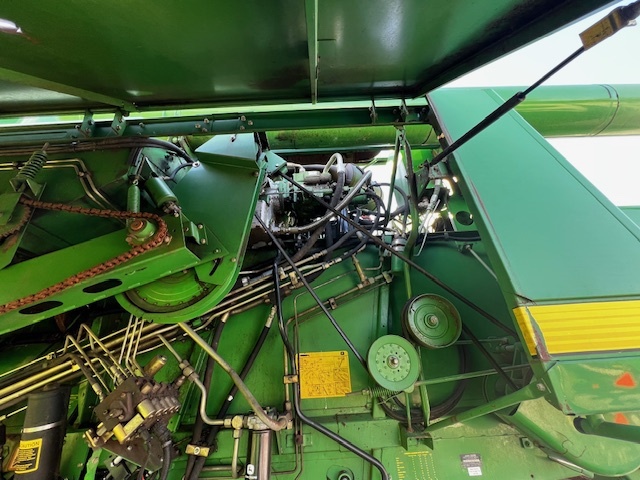 1998 John Deere 9510 Combine