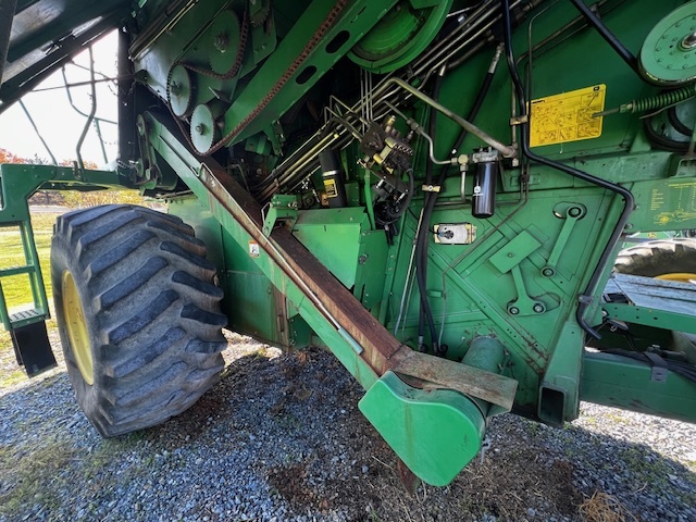 1998 John Deere 9510 Combine