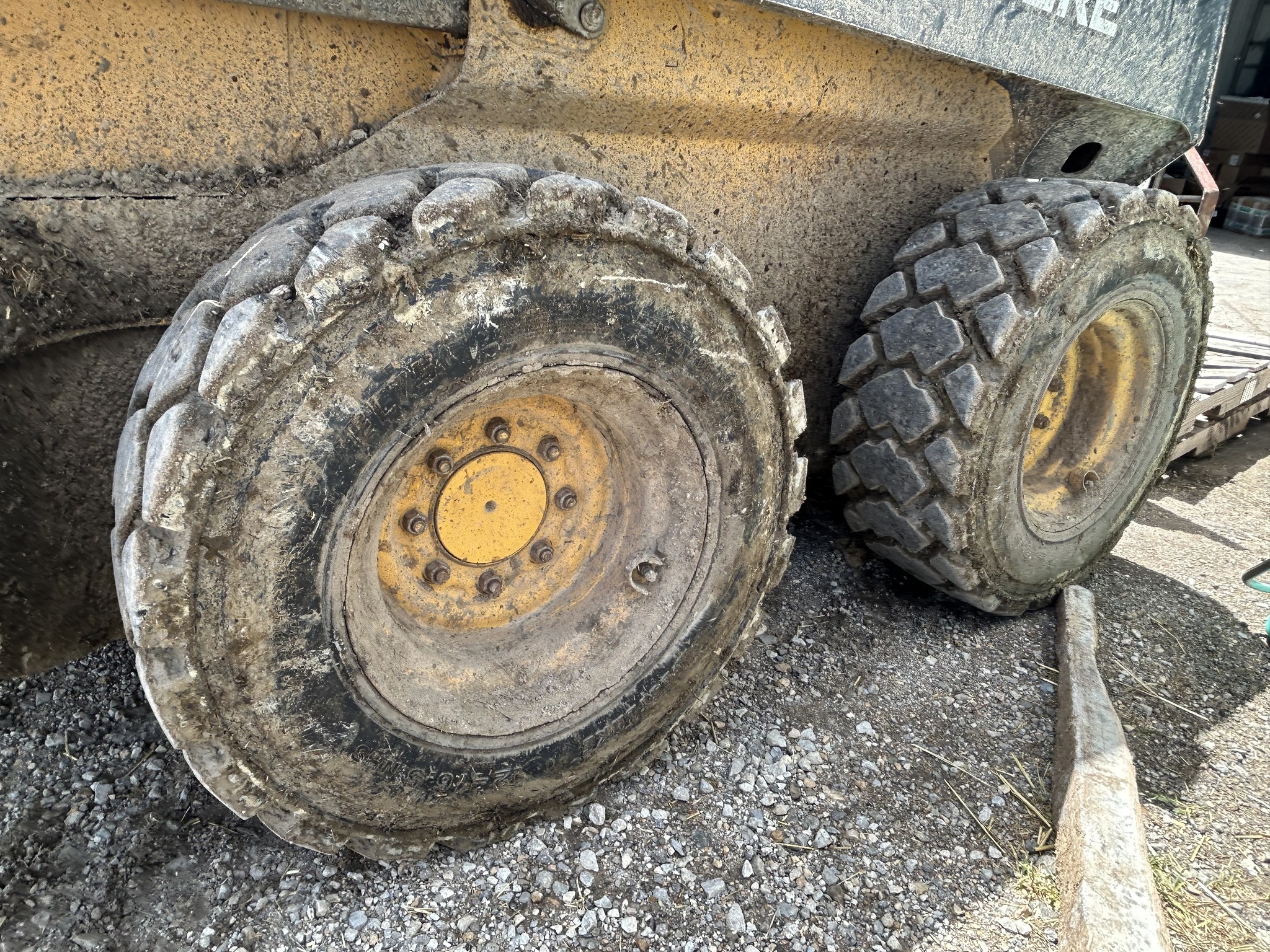 2022 Deere 320G Skid Steer