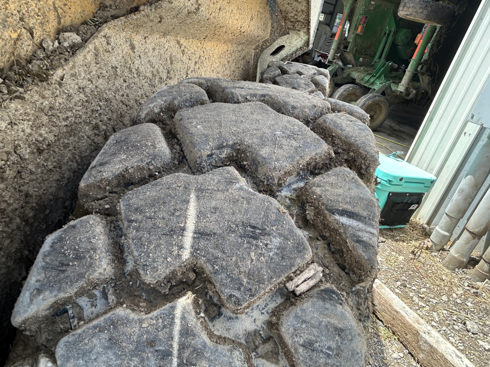 2022 Deere 320G Skid Steer