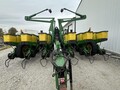 2001 John Deere 1760 Planter