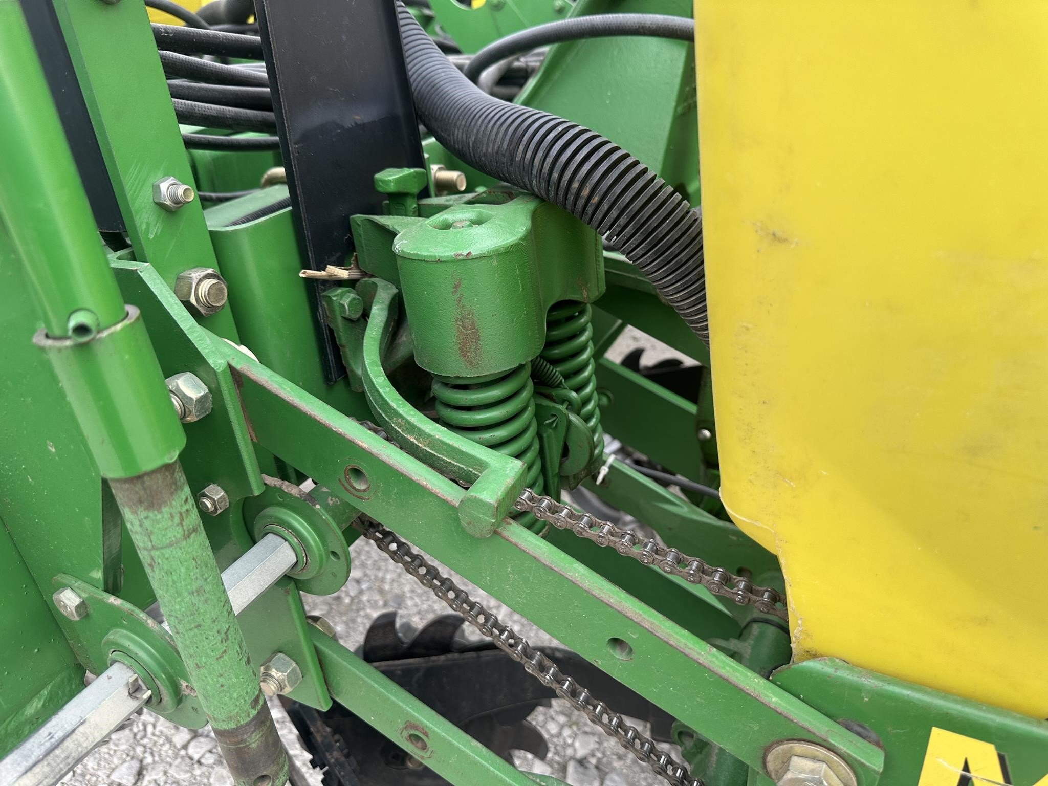 2001 John Deere 1760 Planter