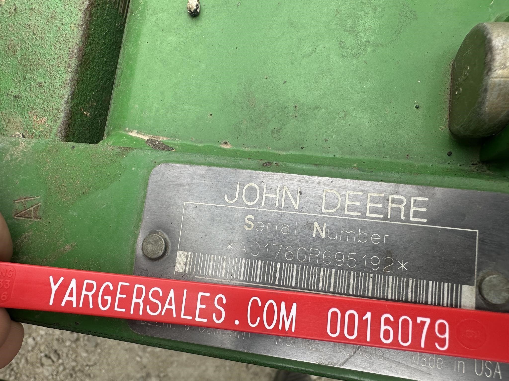 2001 John Deere 1760 Planter