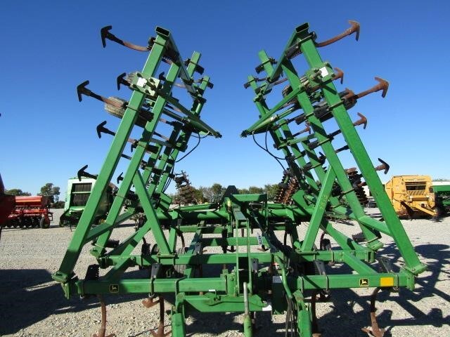  John Deere 980 Field Cultivator