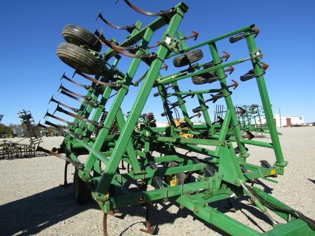  John Deere 980 Field Cultivator