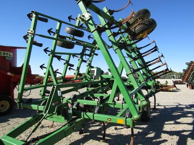  John Deere 980 Field Cultivator