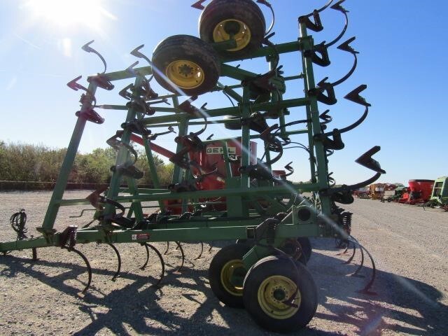  John Deere 980 Field Cultivator