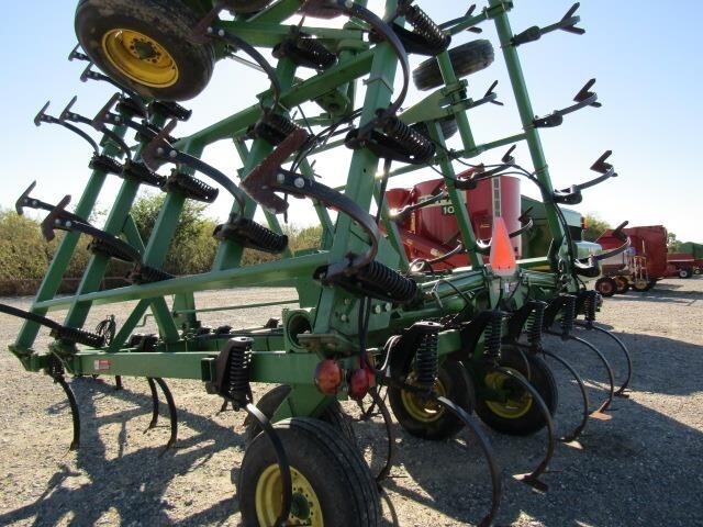  John Deere 980 Field Cultivator