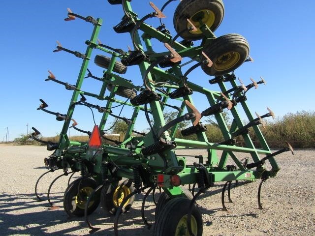  John Deere 980 Field Cultivator