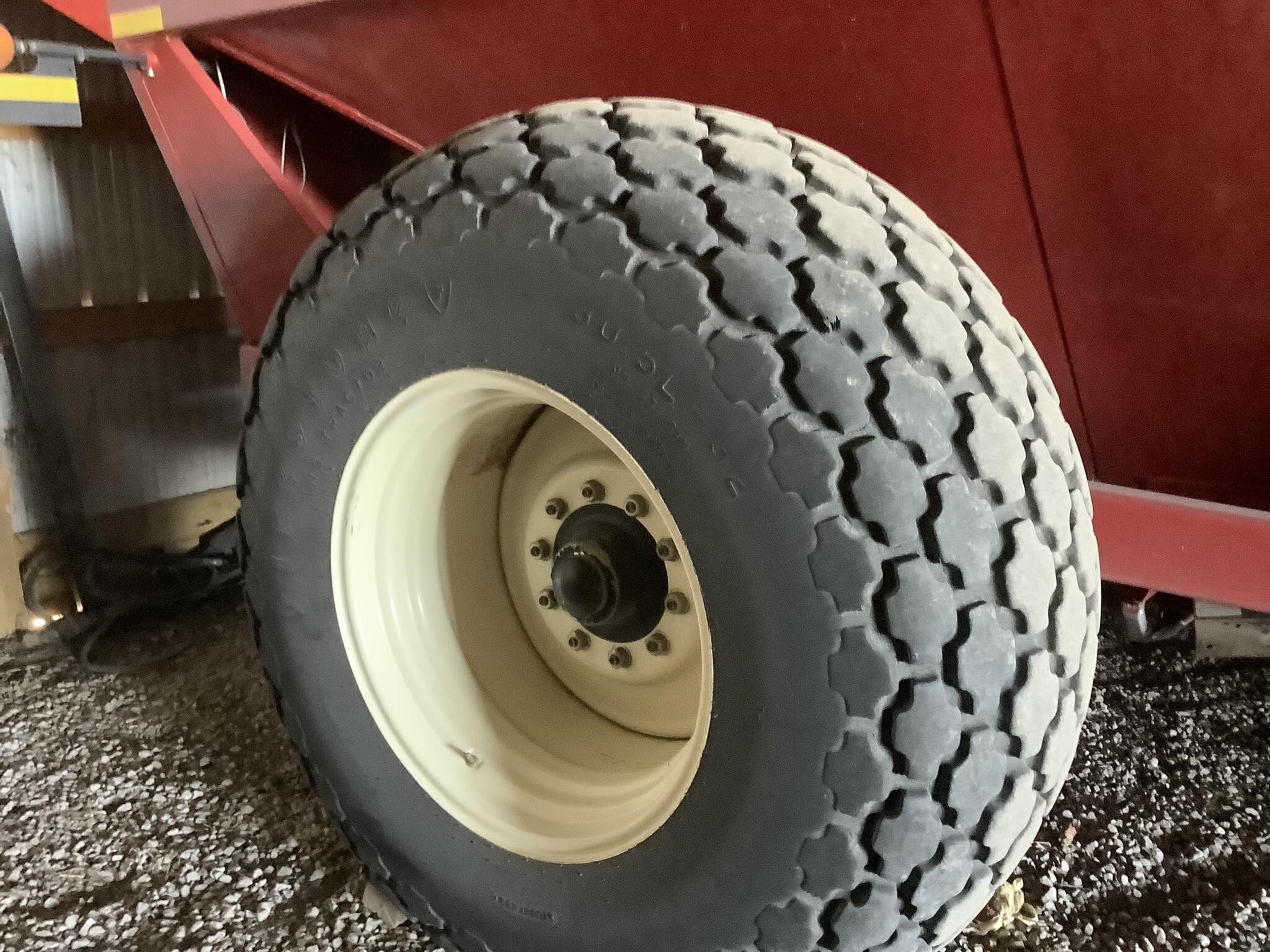 2003 J&M 875-18 Grain Cart