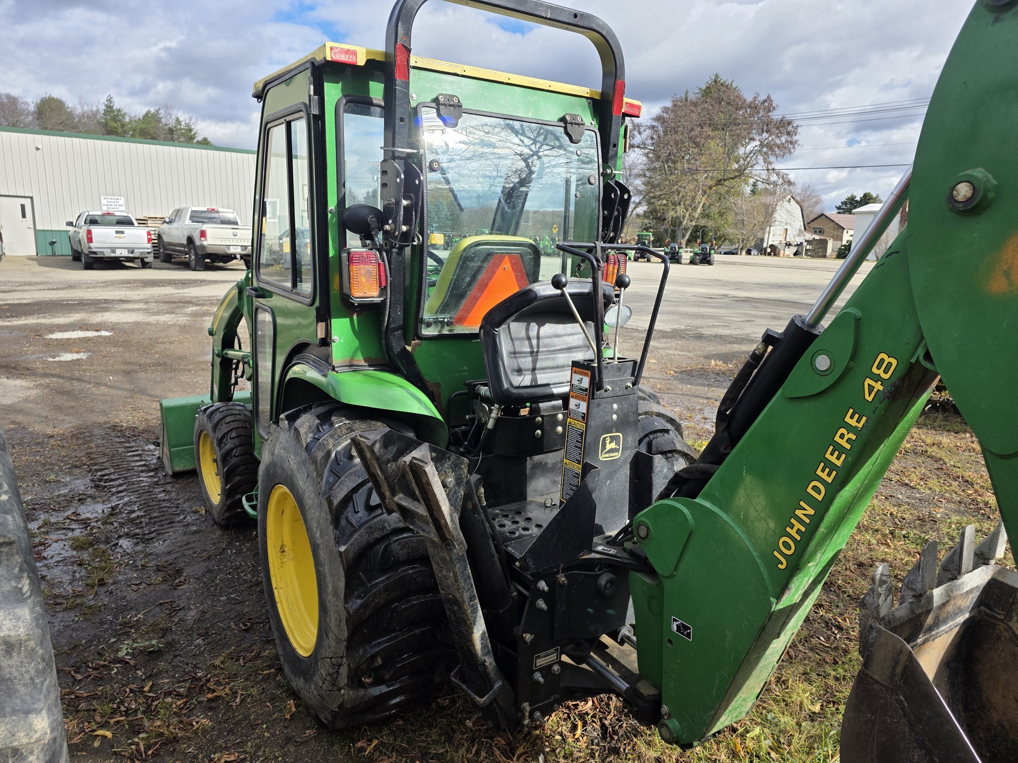 2009 John Deere 3320 Tractor
