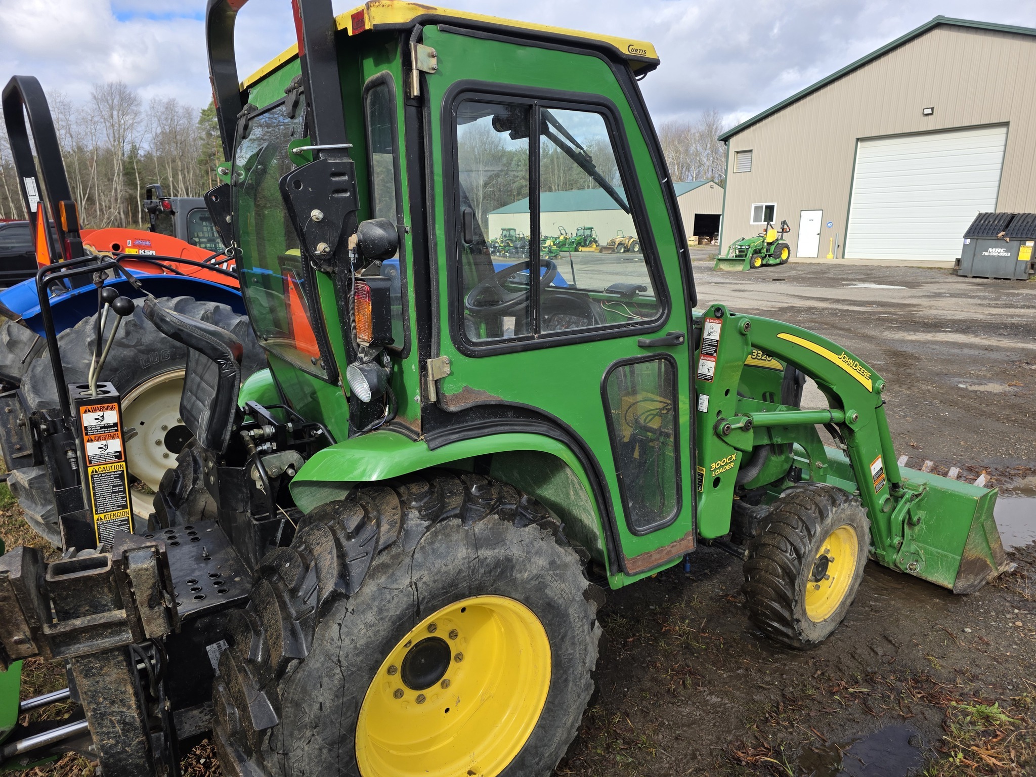 2009 John Deere 3320 Tractor
