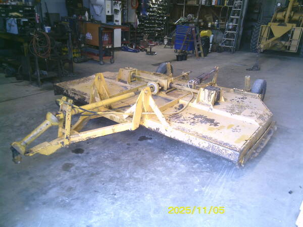 1990 Woods 121 Rotary Cutter