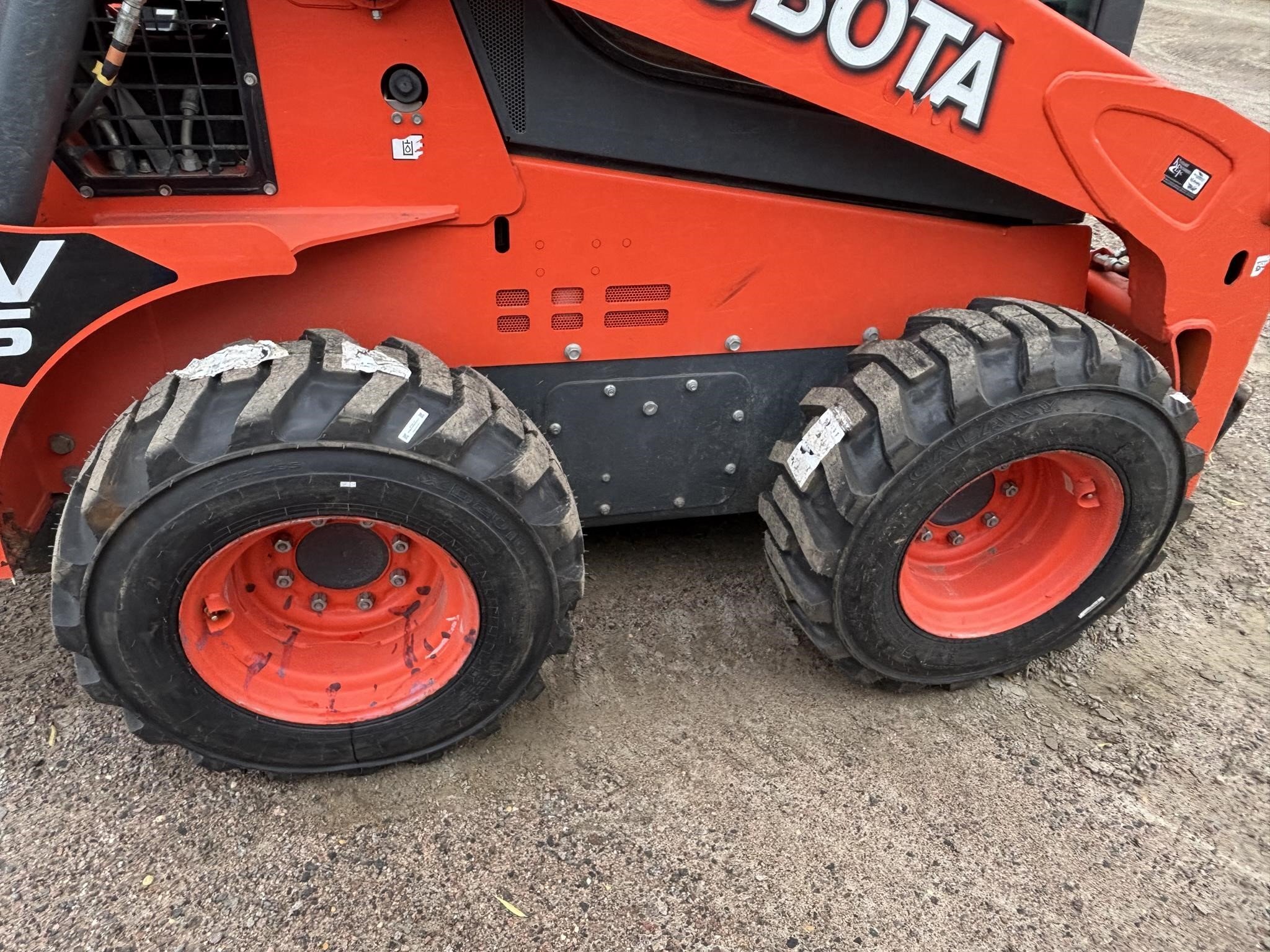 2018 Kubota SSV75 Skid Steer