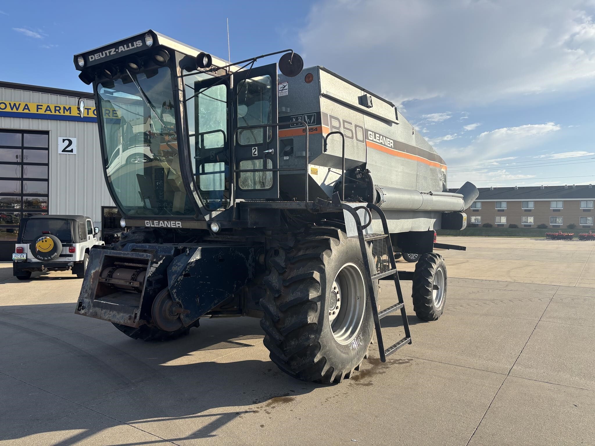 1989 Gleaner R50 Combine