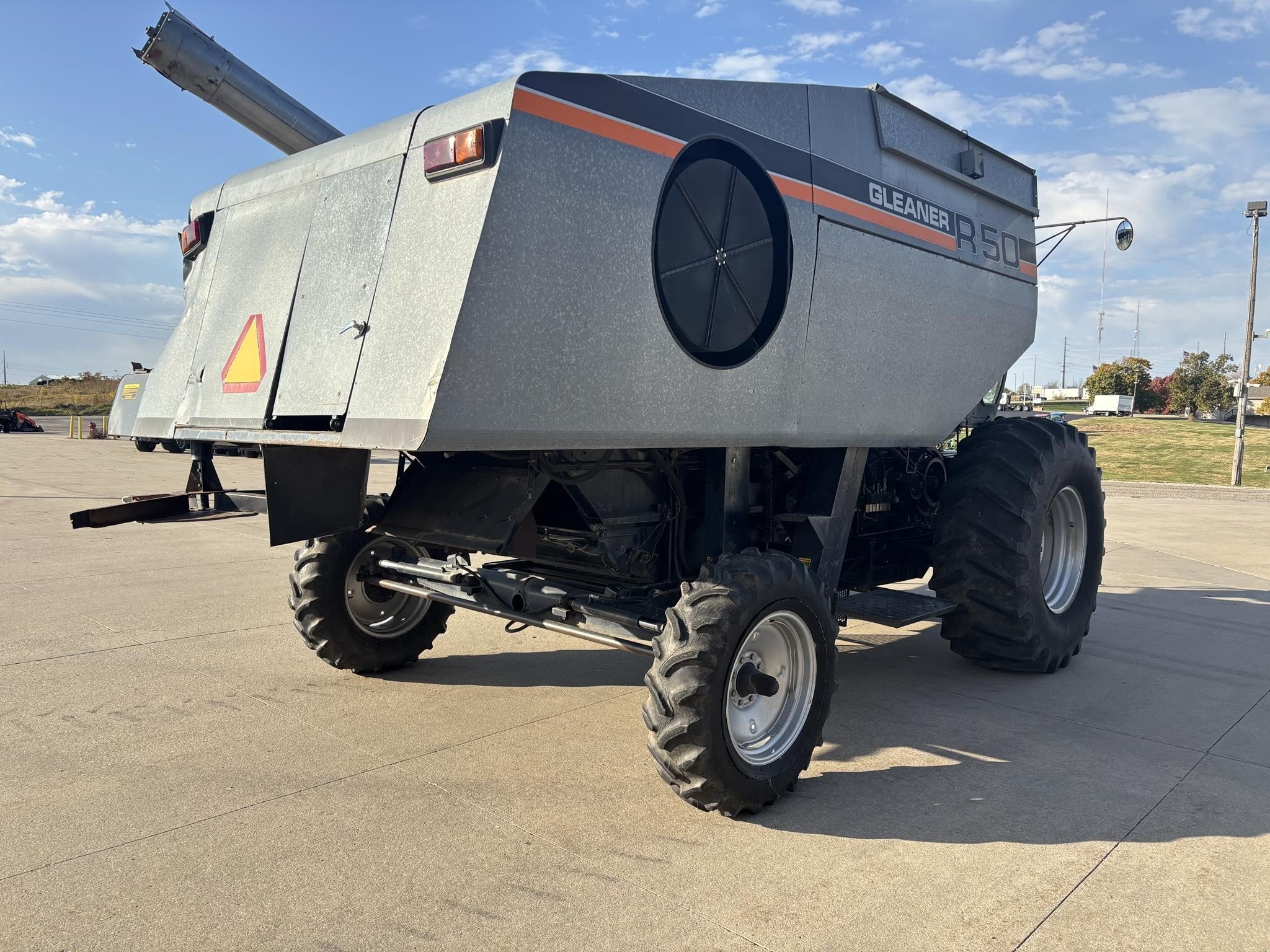 1989 Gleaner R50 Combine