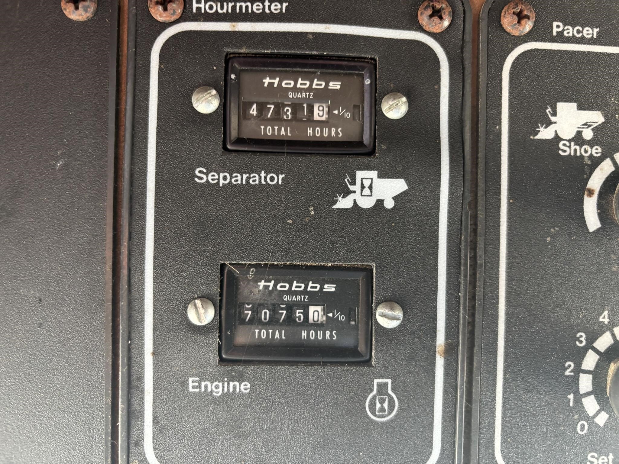 1989 Gleaner R50 Combine